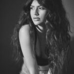 Anjini Dhawan Instagram - 🖤🤍🖤 Shot by @sheldon.santos MU @makeupbyriddhima Hair @souravv_roy_ Styling @pranita.abhi