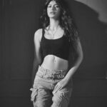 Anjini Dhawan Instagram - 🖤🤍🖤 Shot by @sheldon.santos MU @makeupbyriddhima Hair @souravv_roy_ Styling @pranita.abhi