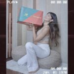 Anjini Dhawan Instagram - Lovee this new range in collaboration with New Balance | Samsonite!! I absolutely love how it comes with so many useful accessories! @samsoniteindia Check out my video to know more. #SamsoniteLiveUndefined #SamsoniteIndia #Samsonite #newbalance