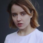 Anna Ador Instagram - Photos by a mystical fairy @anna_rakhvalova I’d like to use this opportunity to do a massive shout. • Hire me! 😃 I’m finally ready to work in the UK as an actor. Almost forgot how it feels like to be honest. Ready to work on plays/films/shorts/experimental videos/spoken word/fringe/commercials/readings/just sitting in the rehearsal room because I so desperately need it/circus/dance/poetry/waitressing/stand up…etc • Video 1 clearly shows that I’m on the way to master a perfect wink. Video 2 I’m trying to copy Demi Moore and her perfect towel throw. I call it exceptional skills so don’t look away! #actresslondon #hireme #paymeforwhatilovedoingthankyou London, United Kingdom