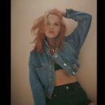 Anna Brewster Instagram - 🍑