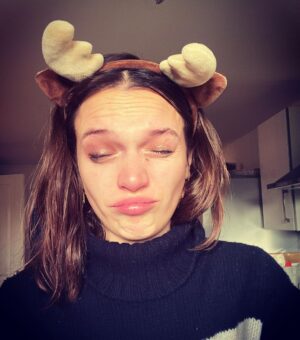 Anna Brewster Instagram - 🧅 Merry Christmas Eve 🧅