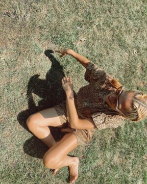 Anna Brewster Instagram - Thanks @zimmermann @_lostudio Safari on the Downs 🦓