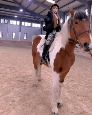 Anna Kay Instagram - The girl horse & a girl.
