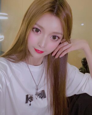 Anna Kay Instagram - So scared…What happened？Half entertainers was disappeared of entertainment industry when I wake up,recently. I want to leave🤔