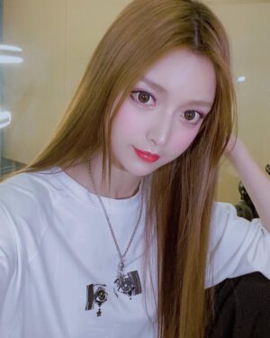 Anna Kay Instagram - So scared…What happened？Half entertainers was disappeared of entertainment industry when I wake up,recently. I want to leave🤔