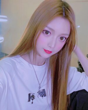 Anna Kay Instagram - So scared…What happened？Half entertainers was disappeared of entertainment industry when I wake up,recently. I want to leave🤔