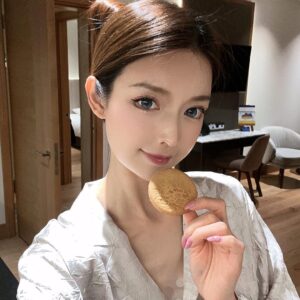 Anna Kay Instagram - #goodnight
#goodevening
#🌙