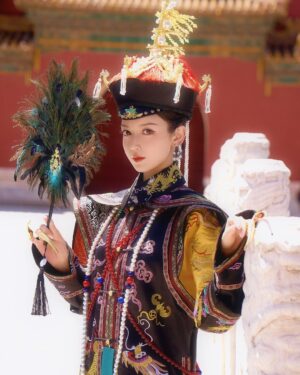 Anna Kay Instagram - 龍袍？#蟒袍 #皇后 #queen
