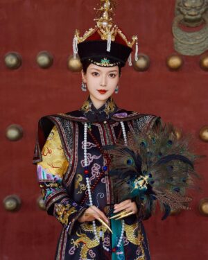 Anna Kay Instagram - 龍袍？#蟒袍 #皇后 #queen