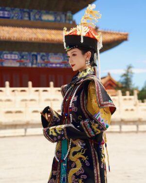 Anna Kay Instagram - 龍袍？#蟒袍 #皇后 #queen