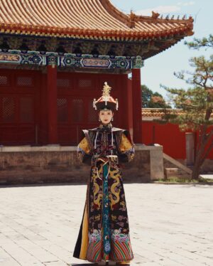 Anna Kay Instagram - 龍袍？#蟒袍 #皇后 #queen