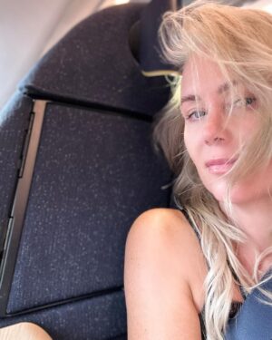Anne Kukkohovi Instagram - Simply vibin’ 🩷 ✈️