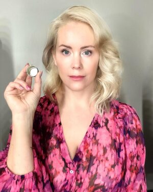 Anne Kukkohovi Instagram - Anna läheisillesi turvallinen joulu ilman alkoholia. #korkkikiinni