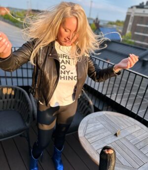 Anne Kukkohovi Instagram - @beakybasterdbar terassin avajaiset täällä mun kotona Skattalla! 🩷 Auki koko kesän 🤩