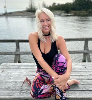 Anne Kukkohovi Instagram - Ilma kuin linnunmaito. Ensimmäinen visiitti täällä mun ”vanhoilla” kotikulmilla tän kesän aikana. Ihmisen mieli kyllä sopeutuu kaikenlaisiin muutoksiin, mutta meren rannalla haluan aina asua. Ei niin väliä, että minkä meren…🩵💙🩵💙