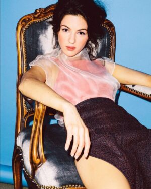 Annet Mahendru Instagram - lean back