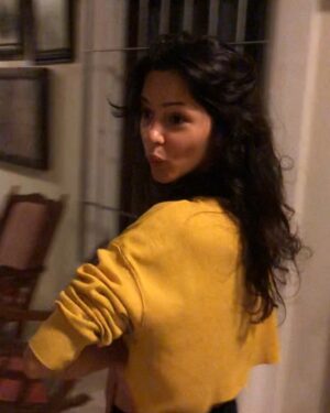Annet Mahendru Instagram - this mama just locking up the casa @kodak