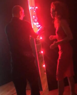 Annet Mahendru Instagram - Happy Diwali everyone. Celebrating the “victory of light over darkness, good over evil, and knowledge over ignorance" with maestro of light capture @patrikanderssonstudio and cousin collaboration  @glowbeauty_bar and my girlfriend’s hairpin invention @frenchieshairpins ✨ /// @sama.fern wardrobe inspiration and @chelseagehr makeup