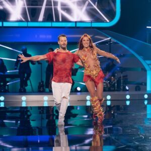 António Camelier Instagram - Ontem foi uma noite de muitas emoções na gala do @dancacomigo.rtp . O culminar de uma semana de muito “sangue, suor e lágrimas”. 

24 horas passaram e o ritmo frenético, o stress, as dores e o medo de falhar, deram lugar à serenidade, ao abrandar do coração e a um generoso sorriso no rosto. Valeu cada segundo! Obrigado @rtppt e @endemolpt por esta aventura! 

@ana.cardosooo tu foste incrível ❤️Admiro muito a tua entrega e generosidade. Demonstraste mais uma vez todo o teu talento e profissionalismo. Big respect 👌❤️

@nouaw nunca percas esse sorriso e essa boa disposição. Obrigado pelo olhar atento, sensibilidade e incentivo à minha performance! You Rock Girl 🙏🙌

Quero também parabenizar os meus queridos colegas, @_marina__albuquerque_ @matayoficial e @mafaldacreative pelas fantásticas prestaçoes e deixar uma palavra de apreço aos bailarinos @tuxafierce , @edbranco , @miguelangelo1650 (e a todos os que ajudaram nos bastidores) pelo trabalho hercúleo que tiveram ao longo destes dias. Vocês são os verdadeiros artistas deste programa. 

Por último, mas não menos importante, props do tamanho do mundo à @physiformis pela preciosa ajuda! 💪

❤️🕺

📸 @duque.maia