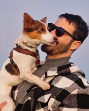 António Camelier Instagram - É impossível comprar amor, mas é possível adotá-lo 🧡🐶

#kyra