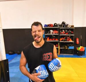 António Camelier Instagram - O que diz @antonio_camelier sobre a sua experiência Urban Sports Club? 🤔

😅 Lê tu que nós até coramos de orgulho. Obrigado, António! ❤️

“Transformei a minha rotina e a @urbansportsclubpt foi o meu trampolim! 💥🏋️‍♀️ Da força e equilíbrio que encontro na escalada, à técnica e coordenação que aperfeiçoo no Padel e à energia intensa que vivencio no Boxe, Urban Sports dá-me um leque de desportos incríveis para explorar. Escolho a liberdade e abraço a flexibilidade. A vida ativa nunca me inspirou tanto! 🙌 “

#UrbanSports #VidaAtiva #ExperiênciaÚnica