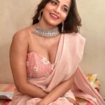 Antara Biswas Instagram - Saare Right Profiles 😀🤷‍♀️… Just Noticed… 📸: @deepakpathak663