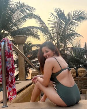 Antara Biswas Instagram - Chasing the Sun, One pool at a time.. 🏊‍♀️

#swimingpool #goodvibes #peaceful #instagram