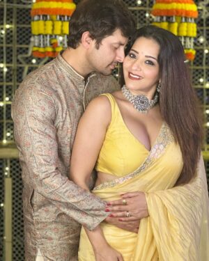 Antara Biswas Instagram - Happy Diwali 🪔… our Lovely Friends and To Your Family ❤️❤️… 

#happydiwali #2023 #indian #festival #happykalipujo #godbless #us #thankyou #prayers #goodhealth #love #happiness #blessings 

SareeLove : @rashmi_aaryaa 

📸: @deepakpathak663