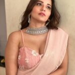 Antara Biswas Instagram - Saare Right Profiles 😀🤷‍♀️… Just Noticed… 📸: @deepakpathak663