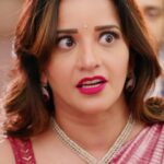 Antara Biswas Instagram - Shakuntala aur Nayantara ke beech chhidhi hai ‘Ailaan-E-Jung’, Kiski hogi jeet aur kiska udega rang? Dekhiye Laal Banarasi mein yeh ‘Maha-Yuddh’, Somvaar se Shukravaar, raat 8:00 baje, sirf Nazara TV par. Channel Numbers: DD Free Dish - 5, Tata Play - 185, Dish TV - 146, DSN - 144 #NazaraOriginals #NazaraTV #Nazara #LaalBanarasi #SaviThakur #NarayaniShastri #GauriChitranshi #NewTwist #SaasBahu #HindiDrama #saviour #rakshak #newentry #Sisterinlaw