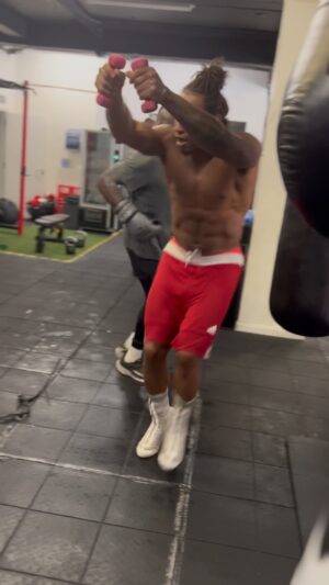 Anthony Yarde Instagram - Daily antics in the gym 😂
Caribbean blood 
#SummerTimeVibes