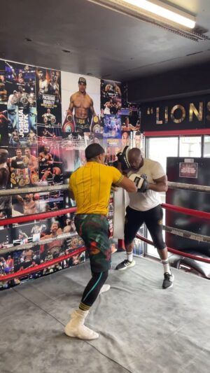 Anthony Yarde Instagram - Steak and kidney pie - extra mash 🥩🥧