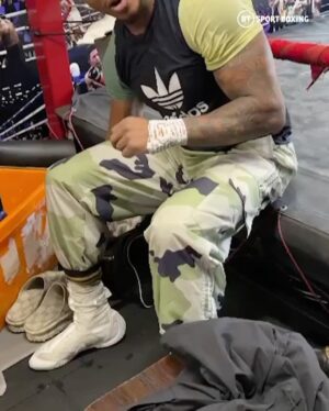 Anthony Yarde Instagram - From one Champ to another 🏆

@mranthonyyarde delivers a special gift to a fan who has cerebral palsy.

𝑭𝑶𝑹𝑬𝑽𝑬𝑹 𝑳𝑰𝑶𝑵𝑺 𝑰𝑵 𝑻𝑯𝑬 𝑪𝑨𝑴𝑷 🦁

Follow Champ's journey at @therealchamp2000 👈

#Boxing #AnthonyYarde #Yarde #Champ