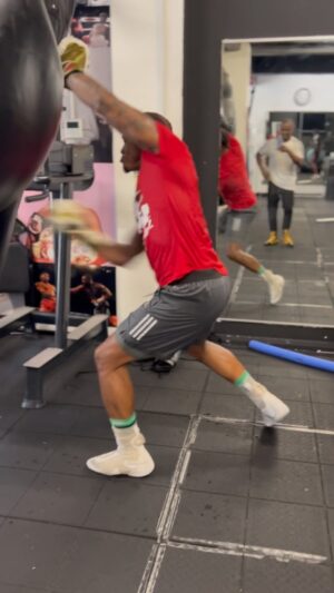 Anthony Yarde Instagram - The only way this stops is if music gets banned from the gym 😂
If you dont enjoy what you do then  do something else 🕺🏽🤷🏽‍♂️ 
#Huh