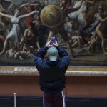 Antoine Goretti Instagram - Une œuvre d’art & un tableau. Musée du Louvre, Paris