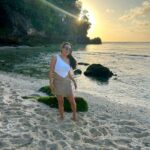Antoinette Lattouf Instagram - Still laughing and 3 sisters left standing. Pandang Pandang Beach