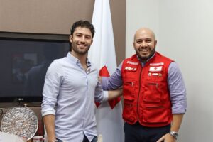 Antonio Andrés Rosello Instagram - ¡Soy el nuevo embajador de la Cruz Roja Panameña! El día de ayer tuve una reunión con su presidente Elias Solís González y me enorgullece ser seleccionado para ser la cara de la Cruz Roja Panameña. “Sostuvimos un interesante diálogo sobre su trayectoria profesional, sus valores y su vinculación con el voluntariado, el liderazgo y la solidaridad. Al mismo tiempo, hablamos sobre los principios fundamentales, los programas y las acciones de la #CruzRoja en favor de las personas más vulnerables.” Estaré participando en varias labores con fines sociales, mediáticas, y apoyando los planes de crecimiento de la Cruz Roja en el país y el mundo en su misión humanitaria. 🙌🏻🇵🇦🌎❤️ #UnaCruzRojadeTodos #EstamosParaLasPersonas 🇺🇸: I am the new ambassador for the Panamanian Red Cross! Yesterday, I had a meeting with its president Elias Solís González, and I am proud to be chosen as the face of the Panamanian Red Cross. “We had an interesting dialogue about his professional journey, his values, and his connection with volunteering, leadership, and solidarity. At the same time, we talked about the fundamental principles, programs, and actions of the #RedCross in favor of the most vulnerable people.” I will be participating in various social tasks, media roles, and supporting the growth plans of the Red Cross in the country and the world in its humanitarian mission. 🙌🏻🇵🇦🌎❤️ #OneRedCrossForAll #WeAreHereForThePeople @elias.solisgonzalez @hennessyw14 #redcross #redcrossyouth #redcrossvolunteer #redcrossday #redcrosssociety #redcrosspanama #cruzrojasiempreestá #cruzroja #cruzrojaresponde #cruzrojainternacional #redcrossinternational #cruzrojajuventud #cruzrojasiempreestá⛑️❤️ #cruzrojapanameña #cruzrojapanama Panama City, Panama