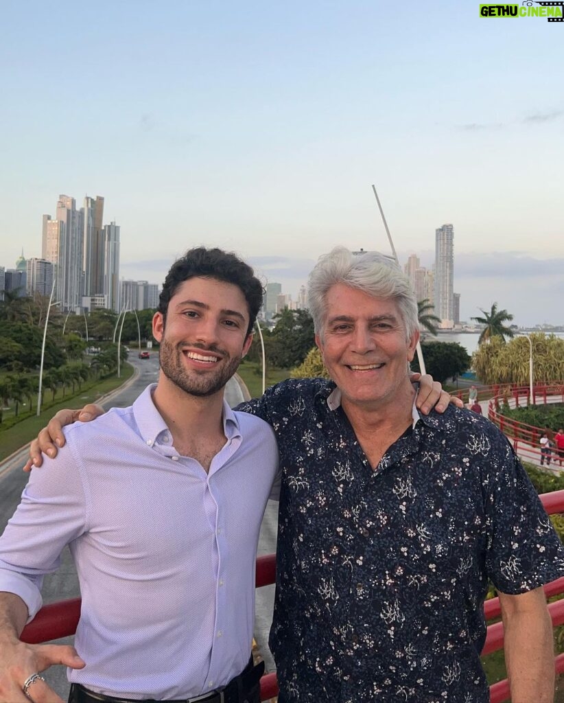 Antonio Andrés Rosello Instagram - ¡Feliz día del Padre a todos los Papás! A mi mentor, coach, relator de chistes malos, y Papá ❤️ Feliz día del Padre a todos sus Padres y los que són Papás que me siguen 🙌🏻 Son mucho más importantes de lo que les damos credito y el mundo no sería igual sin ustedes 💙 Gracias por todas las lecciones de vida y cariño. #diadelpadre #adelpadre #fathersday #pap #papa #detalles #regalo #love #colombia #panama #venezuela #padre #familia #superpapa #papasincreibles #padreincreible #father #amoryamistad #dad #felizdiapapa