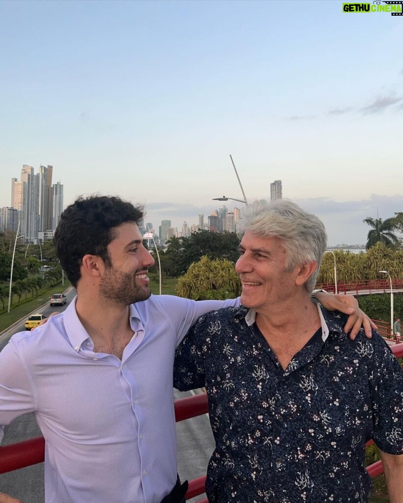 Antonio Andrés Rosello Instagram - ¡Feliz día del Padre a todos los Papás! A mi mentor, coach, relator de chistes malos, y Papá ❤️ Feliz día del Padre a todos sus Padres y los que són Papás que me siguen 🙌🏻 Son mucho más importantes de lo que les damos credito y el mundo no sería igual sin ustedes 💙 Gracias por todas las lecciones de vida y cariño. #diadelpadre #adelpadre #fathersday #pap #papa #detalles #regalo #love #colombia #panama #venezuela #padre #familia #superpapa #papasincreibles #padreincreible #father #amoryamistad #dad #felizdiapapa