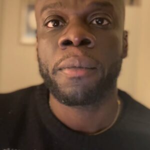 Antonio Dikele Distefano Instagram - Riuscirò ad eliminare le persone nocive dalla mia vita, non perché le odio, ma perché ho rispetto di me stesso. 
So di essere una persona difficile, ma non così difficile da amare come certe persone hanno voluto farmi credere. 
So di avere dei difetti ma questo non vuol dire concedere agli altri di umiliarmi.
Quando in qualcuno, hai creduto veramente, 
fa male ammettere di aver commesso un errore di valutazione perché rimetti in discussione tutto, 
persino la tua persona. 
Però io non voglio più sentirmi in errore per errori che non ho fatto. 

“Qua è rimasto autunno” il mio nuovo romanzo, dal 25 ottobre in tutte le librerie italiane.