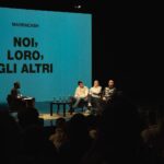 Antonio Dikele Distefano Instagram - Se mi avessero detto da ragazzino che avrei intervistato Marra a teatro davanti a 400 persone, non ci avrei mai creduto. É stato un momento incredibile, per me e per tutti quelli che sono venuti. La cosa più emozionante è stata la fine dell'evento, il pubblico al posto di chiedere foto o autografi ci ha ringraziato e questo per me vale tantissimo. Poter parlare di musica con Paola, Jacopo e Marz è qualcosa che non ha prezzo. Fabio come al solito ha parlato di tutto, senza problemi, della scena, del rap in generale, di cosa pensa delle nuove leve: Paky, Rondo, Babygang e dell'amore fraterno che prova per Gué. Ci ha spiegato come nella vita non si vince e non si perde, ognuno ha il suo percorso e non ha senso paragonarlo a quello degli altri. L'intervista sarà presto disponibile sul canale Youtube di Esse e spero possa essere la prima di tante altre. @essemagazine