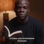 Antonio Dikele Distefano Instagram - quelle sensazioni radicate che si facevano sentire ogni volta che mi toccavano in quei punti dove tu ti soffermavi un po’ di più durante un bacio o mentre facevamo l’amore. in quei momenti, mi alzavo dal letto con la scusa di andare in bagno e restavo davanti allo specchio a guardare i miei fallimenti e a dirmi che volevo sapere cosa avresti pensato di me guardandomi, anche se avrebbe potuto farmi male.