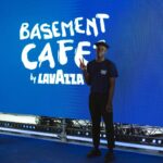 Antonio Dikele Distefano Instagram - Sul set della quarta stagione di Basement Café. @lavazzait continua a credere in questo pazzo progetto e spero che lo continuerà a fare nei prossimi anni. Anche quest’anno intervisto alcuni dei miei idoli da ragazzino. Non vedo l’ora che la vediate. Viva Basement Café.