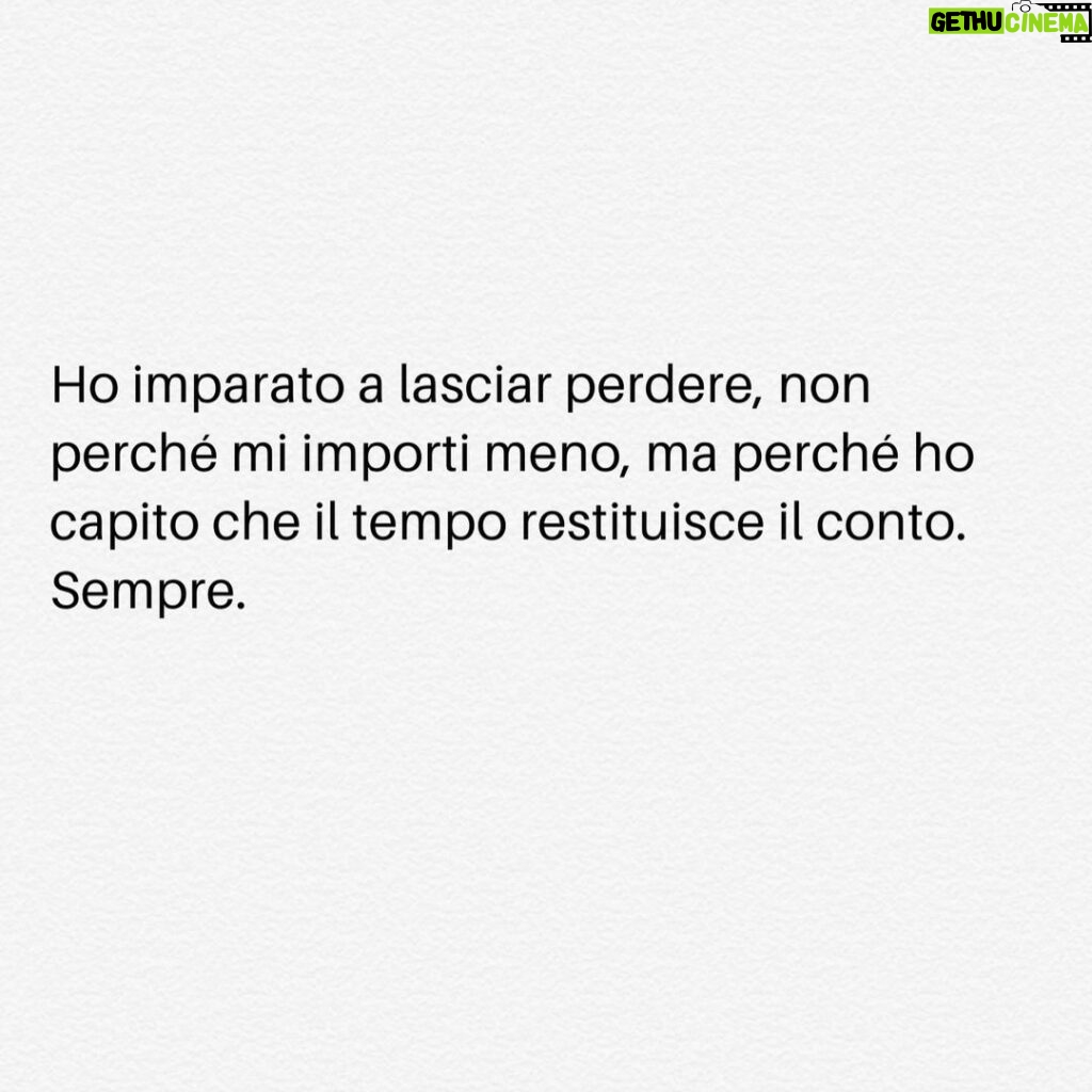 Antonio Dikele Distefano Instagram - fiocco blu.