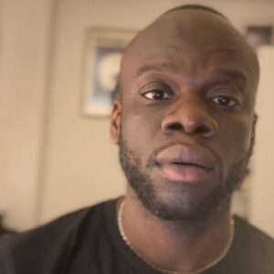Antonio Dikele Distefano Instagram - Se ti chiede scusa e non cambia è manipolazione. 
Non è amore chiedere scusa per quieto vivere.
Farlo essendo convinti di aver comunque ragione. 
Spesso ci chiedono scusa perché sanno che li perdoneremo di nuovo. 

“Qua è rimasto autunno” dal 25 Ottobre in tutte le librerie italiane.
