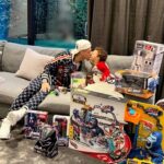 Antony Instagram - Hoje fazem 3 anos que Deus me enviou você ! Parabéns meu filho , o papai te ama muito e te deseja milhões de coisas boas , obrigado por me tornar melhor porque eu faço isso por você e não pra mim ! E de tudo o que o papai tem , você é o mais importante de todos ! Que Deus te permaneça assim com esse sorriso e esse amor que me abastece todos os dias pra lutar e te proporcionar tudo o que estiver ao meu alcance pra te ver feliz ! Papai tá e vai estar aqui sempre pra você e por você , te amo meu príncipe ❤️