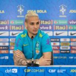 Antony Instagram - 🎙 🗣 🇧🇷 Pronto para mais 2 desafios pelo meu país!! Expectativa alta!! Obrigado meu Deus!! 🙌🏽🙌🏽 @cbf_futebol @lucasfigfoto📸