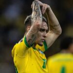 Antony Instagram - Feliz e honrado! Um passo de cada vez, ao lado de vocês, dos nossos sonhos!! Obrigado, galera!! Seguimos!! 🇧🇷👊🏽 @CBF_Futebol 📸 @nogueirafoto