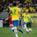 Antony Instagram - Valeu, Maraca! Foi incrível!! Que festa da torcida, que partida da nossa equipe!! 🇧🇷👊🏽 Seguimos com nossos planos e sonhos!! @cbf_futebol @maracana Maracanã